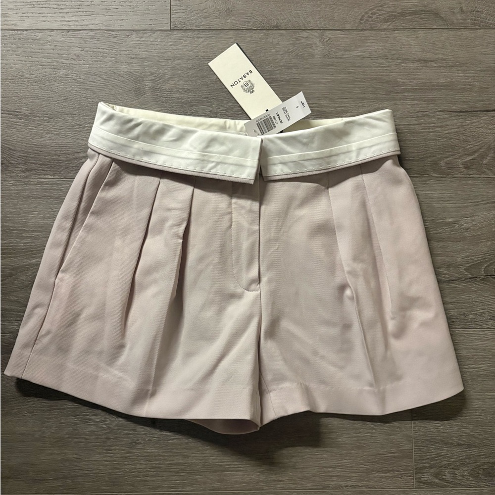 NWT Aritzia Babaton Bureau Shorts in size 0